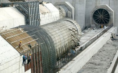 华体会钢厂建功青海公伯峡水电站引水压力钢管施工现场